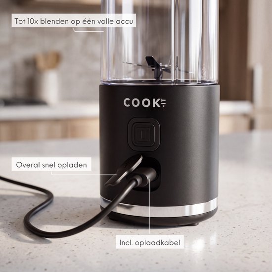 COOK-IT blender opladen met meegeleverde kabel